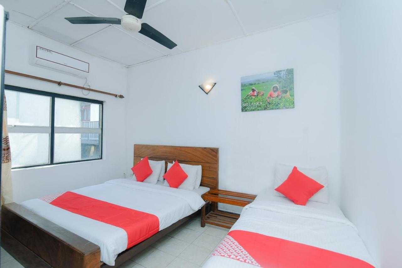 Oyo 479 Water Front Hotel Канди Екстериор снимка