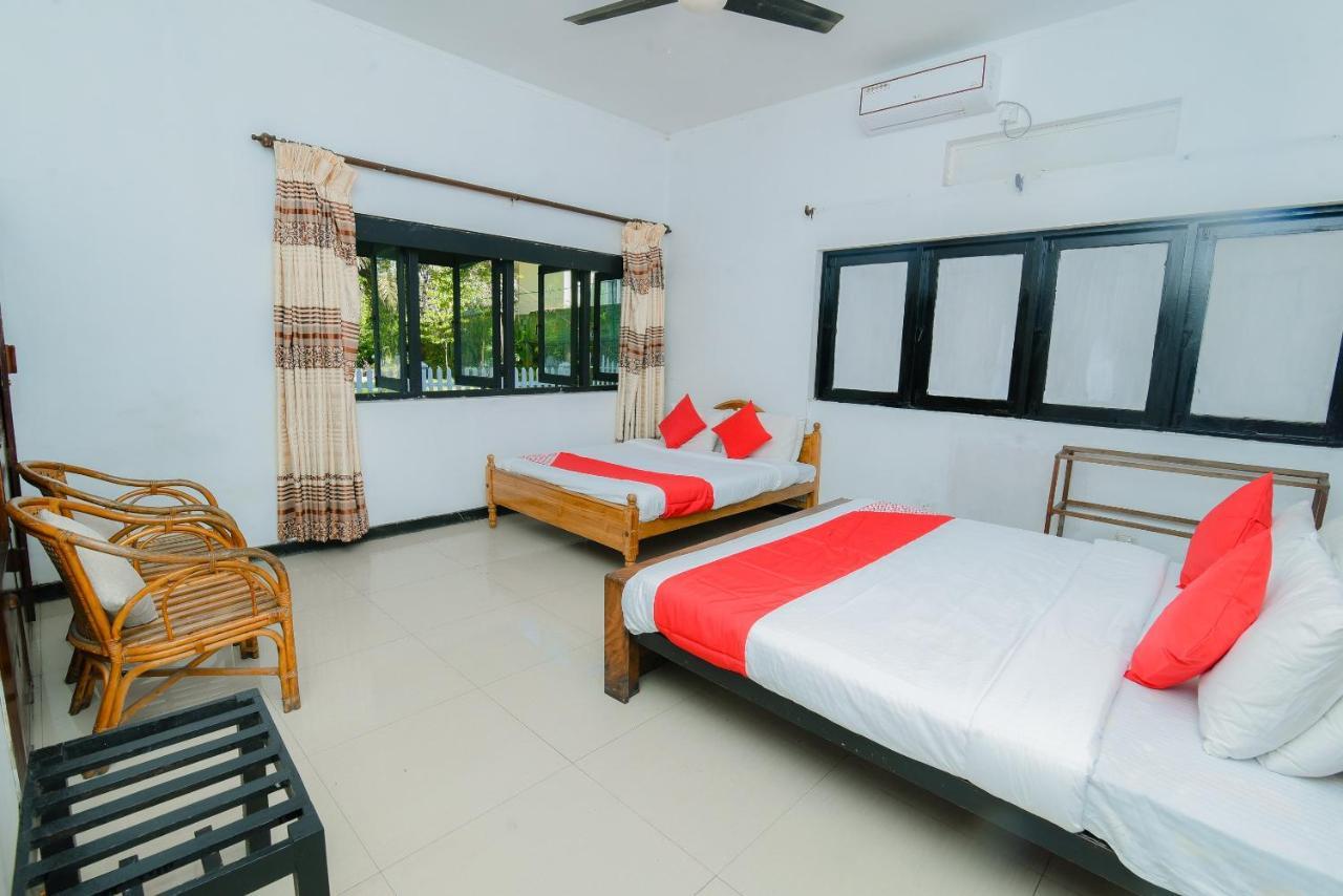 Oyo 479 Water Front Hotel Канди Екстериор снимка