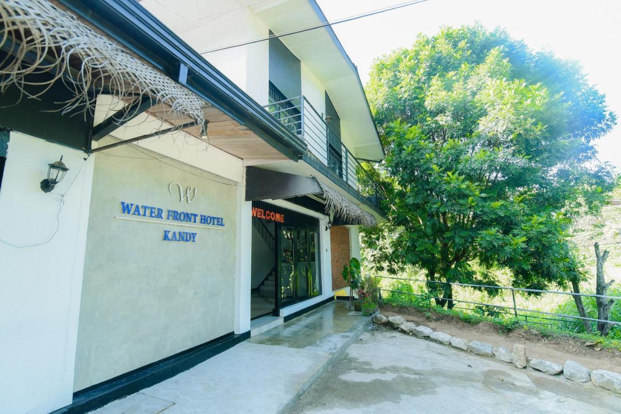 Oyo 479 Water Front Hotel Канди Екстериор снимка
